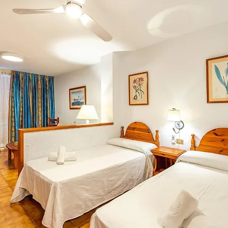 As De Casas - Studio On The Golden Mile *