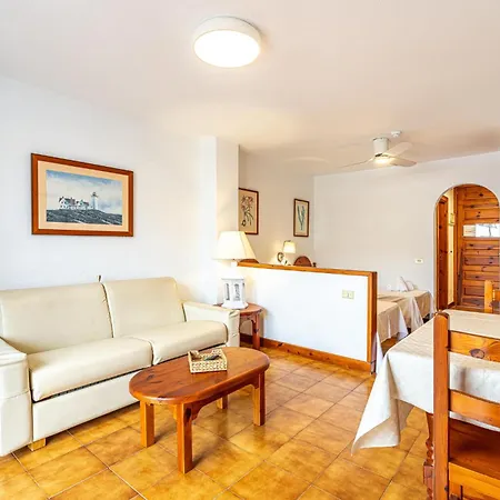 As De Casas - Studio On The Golden Mile Apartament *